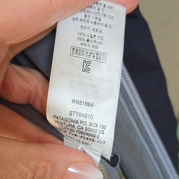 Patagonia black hooded windbreaker XS - Picture 12 of 13